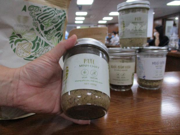 Chủ thương hiệu pate Minh Chay mong mọi người lượng thứ - Ảnh 1. Chủ thương hiệu pate Minh Chay mong mọi người lượng thứ - Ảnh 1.