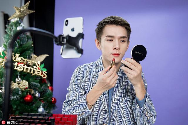 Những trai xinh gái đẹp một bước hoá đại gia nghìn tỷ trong làng livestream bán hàng - Ảnh 19. Những trai xinh gái đẹp một bước hoá đại gia nghìn tỷ trong làng livestream bán hàng - Ảnh 19.