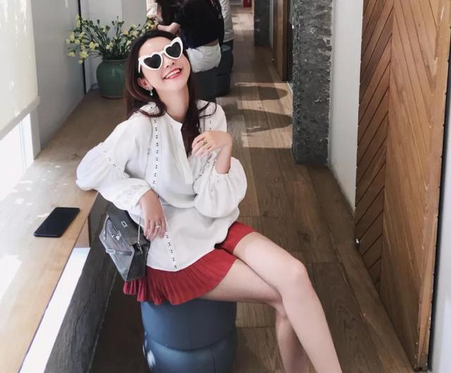 Những trai xinh gái đẹp một bước hoá đại gia nghìn tỷ trong làng livestream bán hàng - Ảnh 13. Những trai xinh gái đẹp một bước hoá đại gia nghìn tỷ trong làng livestream bán hàng - Ảnh 13.