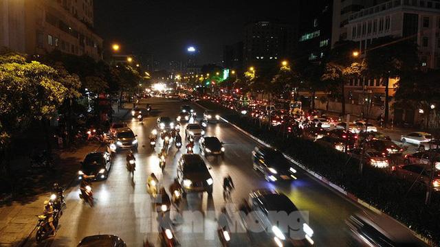 Cầu vượt trăm tỷ và những nút giao thông nhiều tầng Hà Nội nhìn về đêm - Ảnh 10. Cầu vượt trăm tỷ và những nút giao thông nhiều tầng Hà Nội nhìn về đêm - Ảnh 10.
