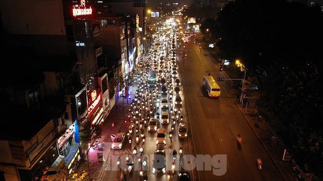 Cầu vượt trăm tỷ và những nút giao thông nhiều tầng Hà Nội nhìn về đêm - Ảnh 12. Cầu vượt trăm tỷ và những nút giao thông nhiều tầng Hà Nội nhìn về đêm - Ảnh 12.