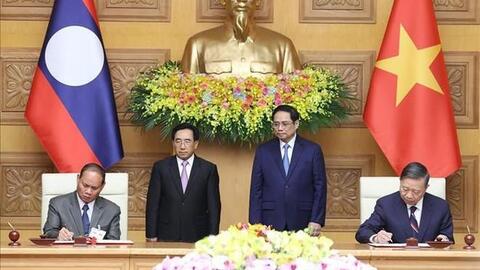 Việt Nam - Lào: Củng cố và tăng cường quan hệ vĩ đại, đoàn kết đặc biệt, hợp tác toàn diện