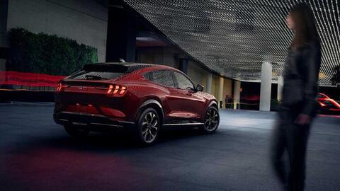 Để giảm giá xe điện, VinFast không bán kèm pin, chiêu mới của Ford còn dị hơn nhiều
