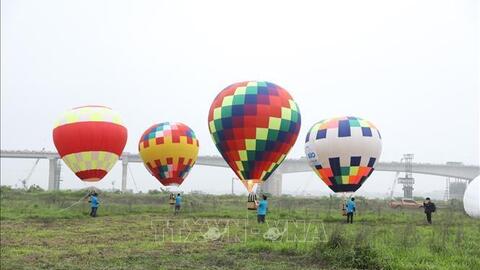 Dịch vụ trải nghiệm bay trên khinh khí cầu tạm dừng vì thời tiết xấu