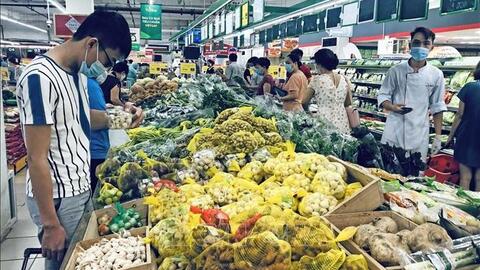 "Ghìm cương" lãi suất cho vay, "tiếp sức" cho doanh nghiệp bình ổn giá hàng hoá