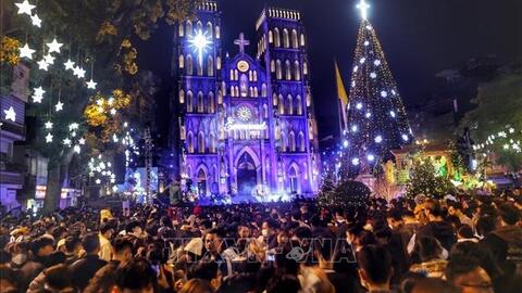 Hà Nội: Người dân đón Giáng sinh trong không khí vui tươi