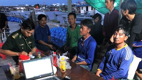 Biên phòng Bạc Liêu: Kịp thời đưa 9 thuyền viên gặp nạn trên biển vào bờ an toàn