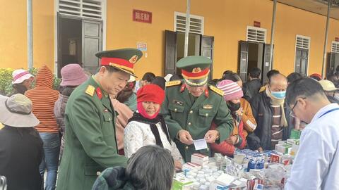 Bệnh viện Quân y 268 khám, cấp thuốc miễn phí tại vùng biên giới Thừa Thiên Huế