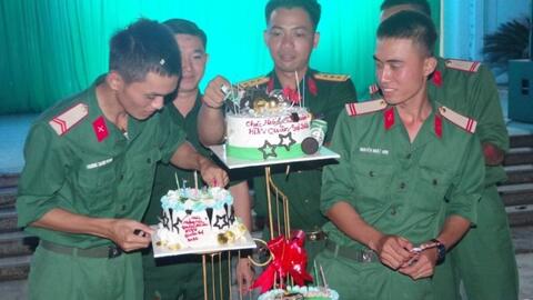 Tích cực tìm hiểu thêm qua sách, báo