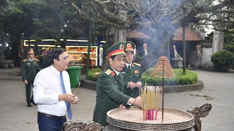 Lãnh đạo Quân ủy Trung ương, Bộ Quốc phòng dâng hương, tưởng niệm các Vua Hùng