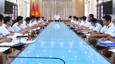 Vùng 5 Hải quân giao nhiệm vụ cho đoàn công tác tham gia Hội nghị rút kinh nghiệm tuần tra chung tại Campuchia