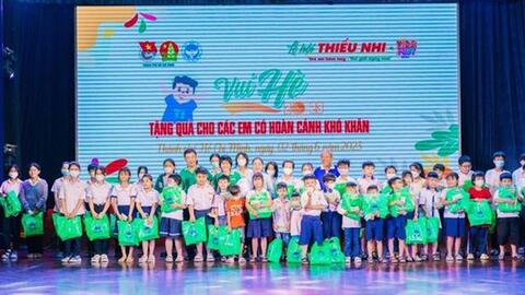 Hào quang truyền thống: Khắc sâu niềm tự hào, học tập Bác đối với thiếu nhi
