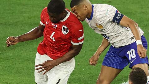 Chỉ cần Mbappe đi bộ trên sân…
