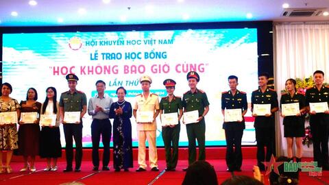 463 tấm gương được trao học bổng “Học không bao giờ cùng”