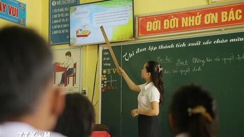 Hình ảnh nhà giáo dễ suy giảm vì phải... thu tiền
