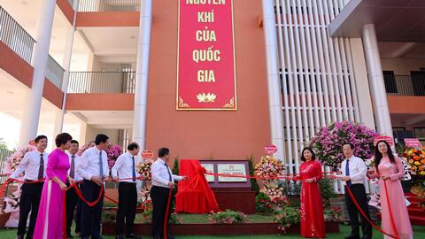 Trường THCS Vạn Phúc gắn biển kỷ niệm 70 năm Giải phóng Thủ đô
