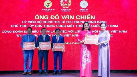 Liên hiệp Hội Phụ nữ Việt Nam tại châu Âu hướng về quê hương