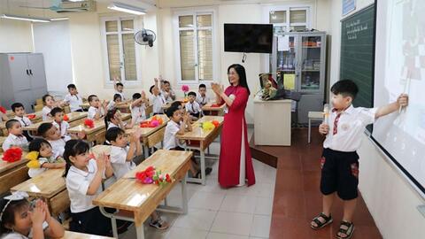 Nhà giáo không nên lạm quyền trong xưng hô, giao tiếp