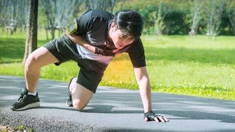 Ai dễ bị đột quỵ khi chơi thể thao?