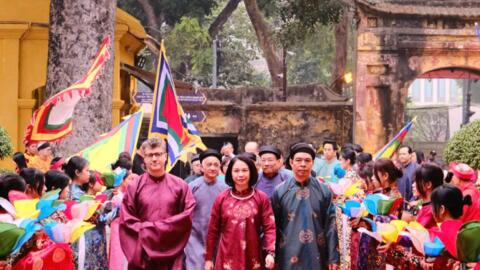 Tôn vinh truyền thống văn hóa qua lễ "Tống cựu nghinh tân"