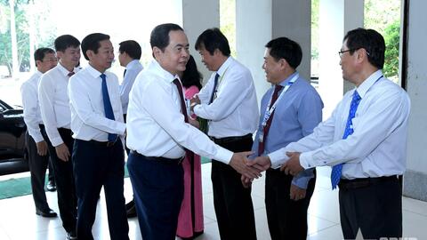 Chủ tịch Quốc hội Trần Thanh Mẫn thăm, chúc Tết các cơ sở giáo dục tại Cần Thơ