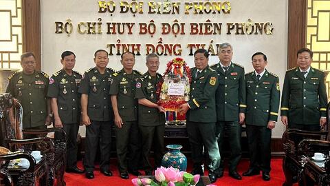 LLVT tỉnh Prey Veng (Campuchia) chúc Tết Bộ đội Biên phòng tỉnh Đồng Tháp