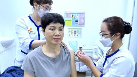 Có cần tiêm vaccine cúm mùa nhắc lại hằng năm?