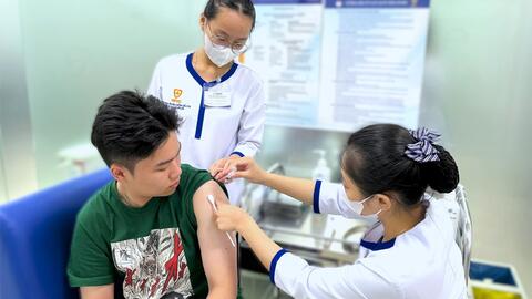 Người dân đi tiêm vaccine phòng cúm tăng gần 200%