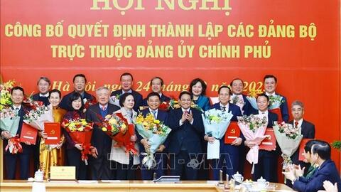 Thủ tướng Phạm Minh Chính trao quyết định thành lập 15 đảng bộ thuộc Đảng ủy Chính phủ