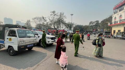 Bảo đảm an toàn giao thông trước tòa nhà “Hàm cá mập”