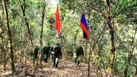 Bộ đội Biên phòng Nghệ An phối hợp tuần tra song phương với Biên phòng Lào
