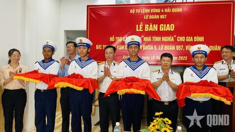 Lễ bàn giao nhà tình nghĩa tặng gia đình quân nhân