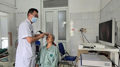Phẫu thuật khối u vùng mũi cho cụ bà 94 tuổi