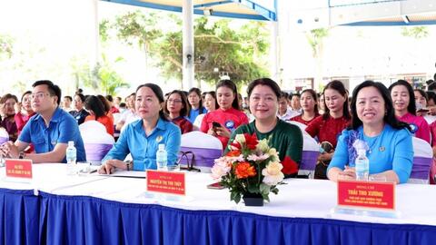 Biểu dương 100 gia đình công nhân, viên chức Thủ đô tiêu biểu