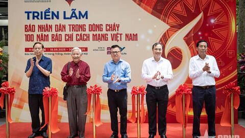 Thưởng lãm hành trình 100 năm Báo chí cách mạng Việt Nam
