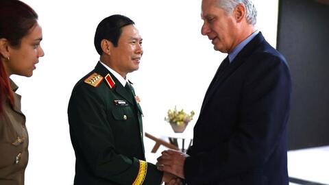 Đại tướng Nguyễn Tân Cương chào xã giao Bí thư thứ nhất Đảng Cộng sản Cuba, Chủ tịch nước Cộng hòa Cuba Miguel Mario Díaz-Canel Bermúdez