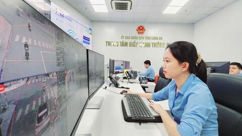 Xây dựng chính quyền điện tử, hướng tới đô thị thông minh