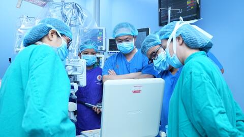 Lần đầu ghép tim cho bệnh nhân đã cấy dụng cụ hỗ trợ thất trái