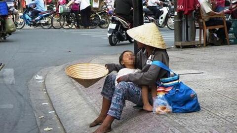 Tổ chức, ép buộc trẻ em đi xin ăn bị phạt tới 15 triệu đồng