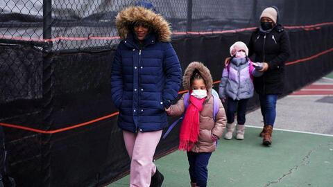 Mỹ có thể mở cửa trường học bất chấp sự lây lan biến thể Omicron