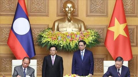 Việt Nam - Lào: Củng cố và tăng cường quan hệ vĩ đại, đoàn kết đặc biệt, hợp tác toàn diện