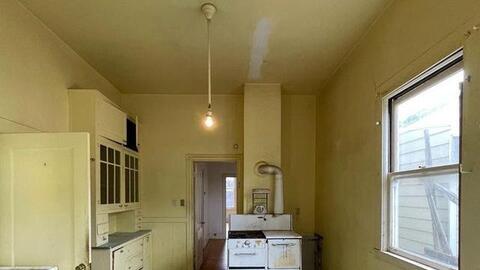 Một bất động sản như 'nhà hoang', không có phòng ngủ vừa được bán với giá gần 2 triệu đô