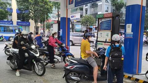 "Không có chuyện thiếu xăng dầu, ghim hàng chờ lên giá" ở TP. HCM