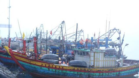 Xăng dầu tăng giá: Ngư dân, doanh nghiệp vận tải ngắc ngoải