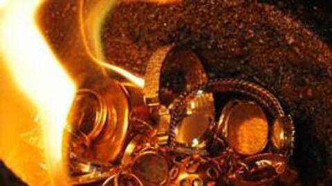 Nhà đầu tư bán mạnh vàng