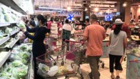 Hệ luỵ giá xăng tăng: Không chỉ cước vận tải, giao hàng, thực phẩm thiết yếu cũng sắp tăng 5-10%