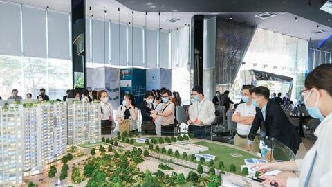 Giữa lúc giá căn hộ tăng cao, nhiều chủ đầu tư “mạnh tay” tung chính sách hỗ trợ người mua nhà