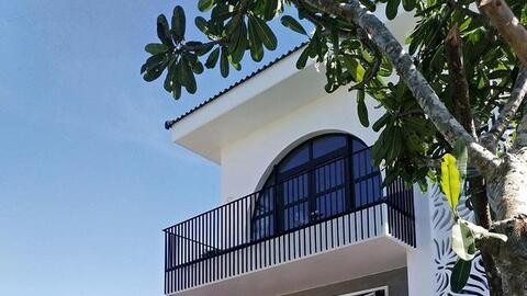 Cận cảnh biệt thự 50 tỷ nhìn thẳng ra biển của Tuấn Hưng mua tặng vợ