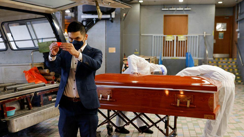Hong Kong khan hiếm quan tài vì COVID-19