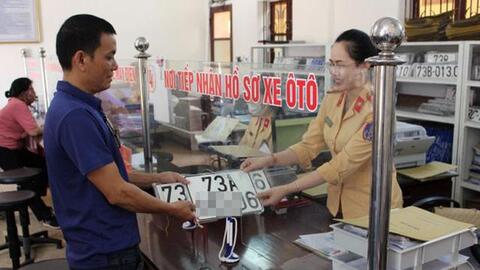 Mỗi năm thu 3.600 tỷ đồng tiền đăng ký biển số xe nhưng CSGT không được ''hưởng lợi''?